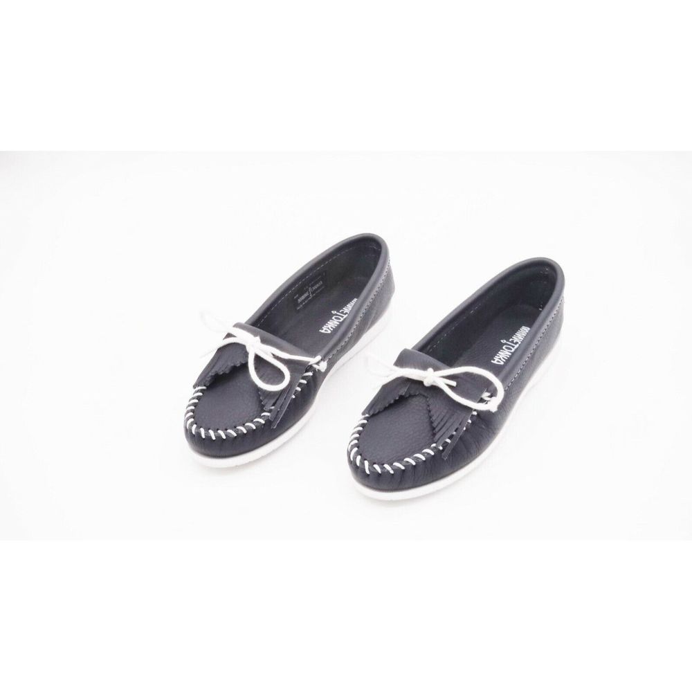 Minnetonka Women's Unbeaded Kilty Moccasin Navy Size 6
